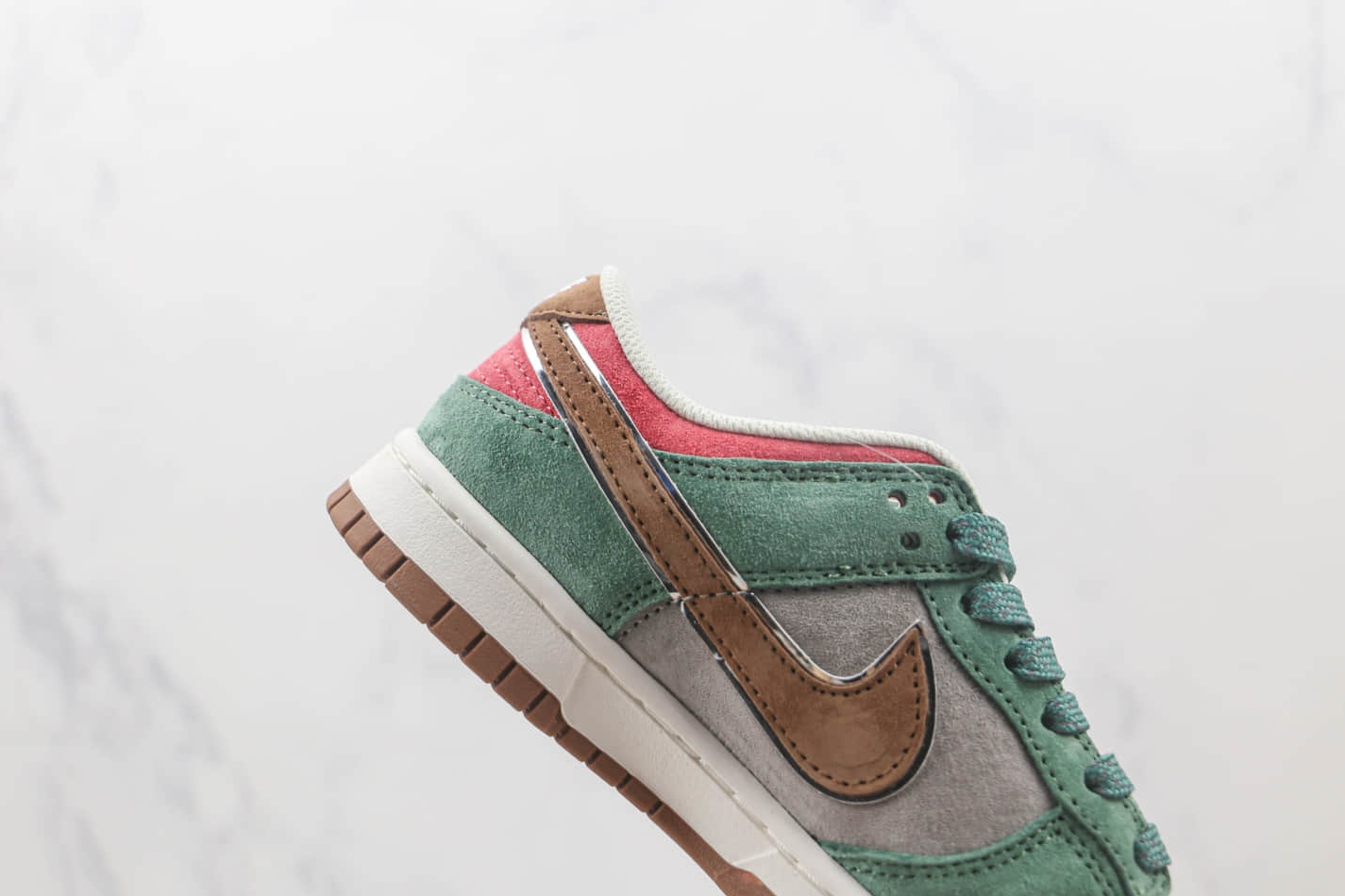 Otomo Katsuhiro x Nike SB Dunk Low Steamboy OST Green Red Brown ST1391-203 - Limited Edition Sneakers