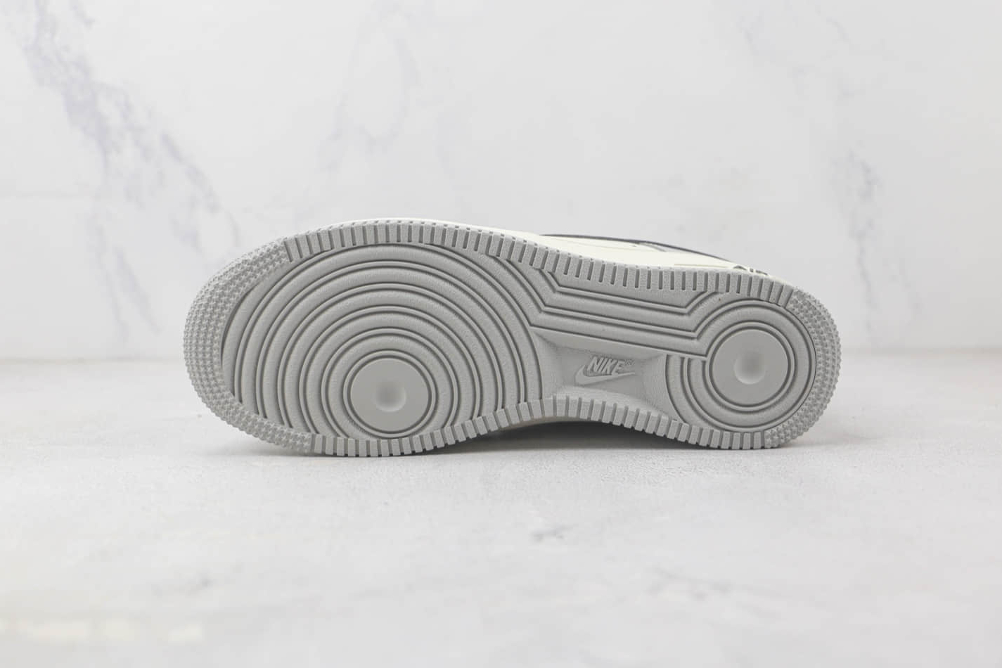 Nike Air Force 1 07 Low Soot White Grey Black Metallic Gold DO7417-991 - Stylish and Versatile Sneakers Nike Air Force 1 07 Low Soot White Grey Black Metallic Gold DO7417-991 - Stylish and Versatile Sneakers