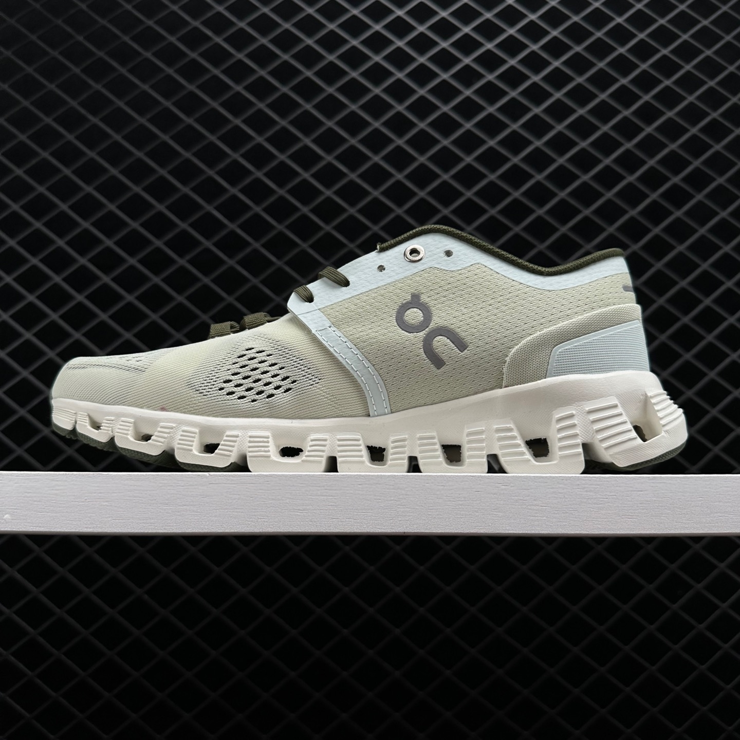 On Cloud X Running Sneakers Shoes - Aloe White for Optimal Performance