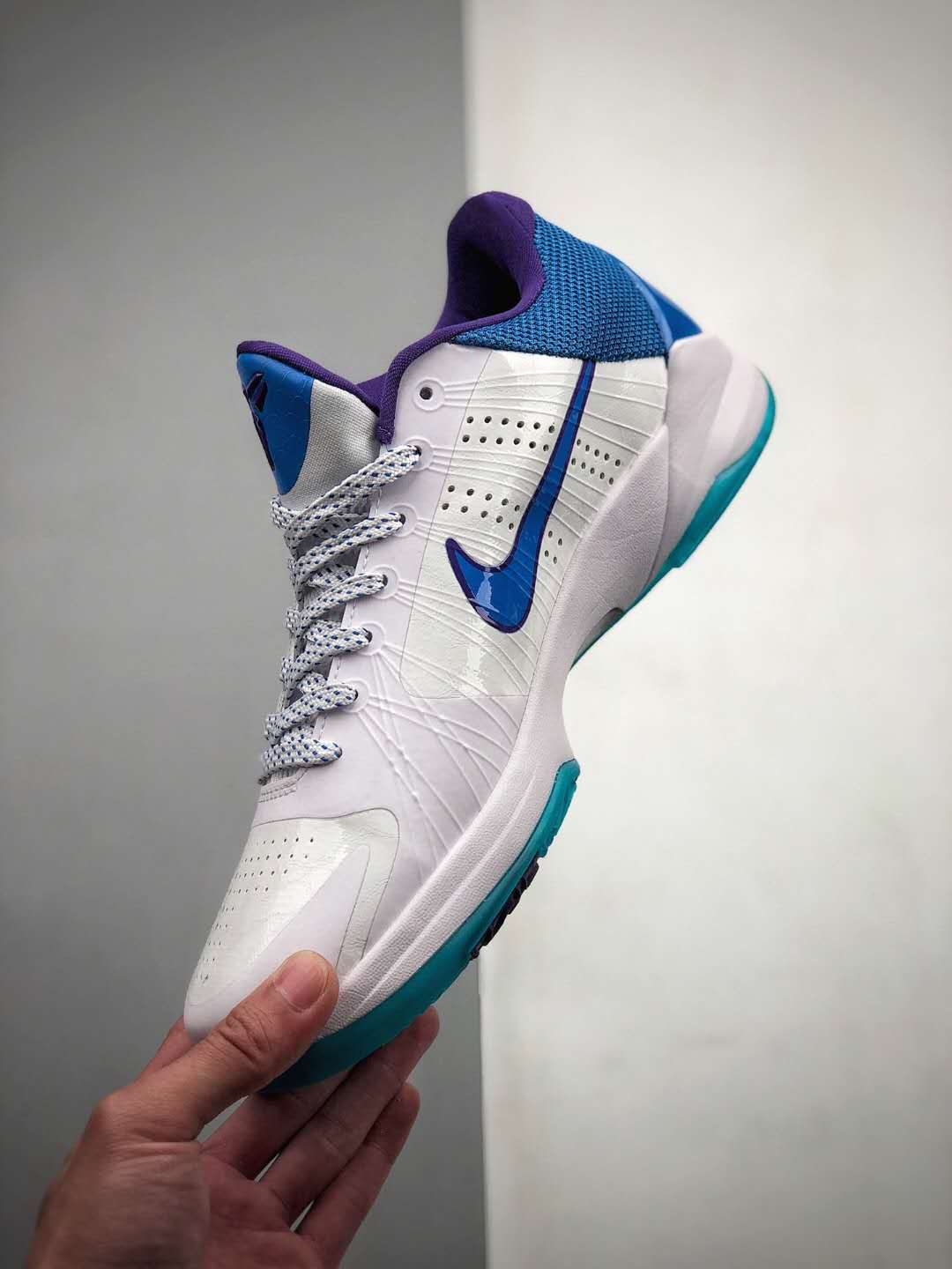 Nike Kobe 5 V Protro Hornets CD4491-110 | White Concord-Blue Lagoon - Limited Edition